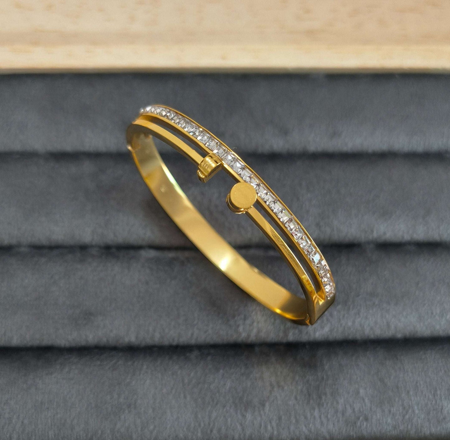 Antitarnish Babysize Twisted Nail Bracelet 18K Gold Plated