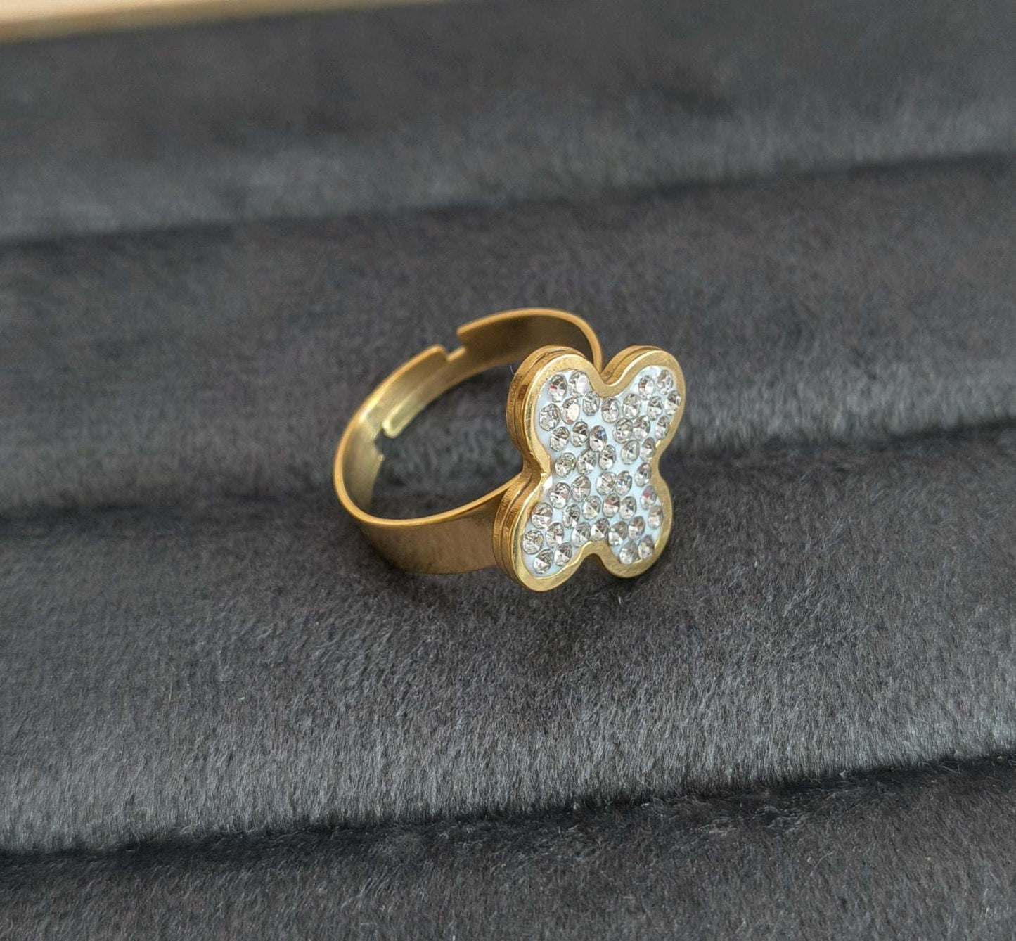 Antitarnish Bold Clover Stone Studded Ring 18K Gold Plated