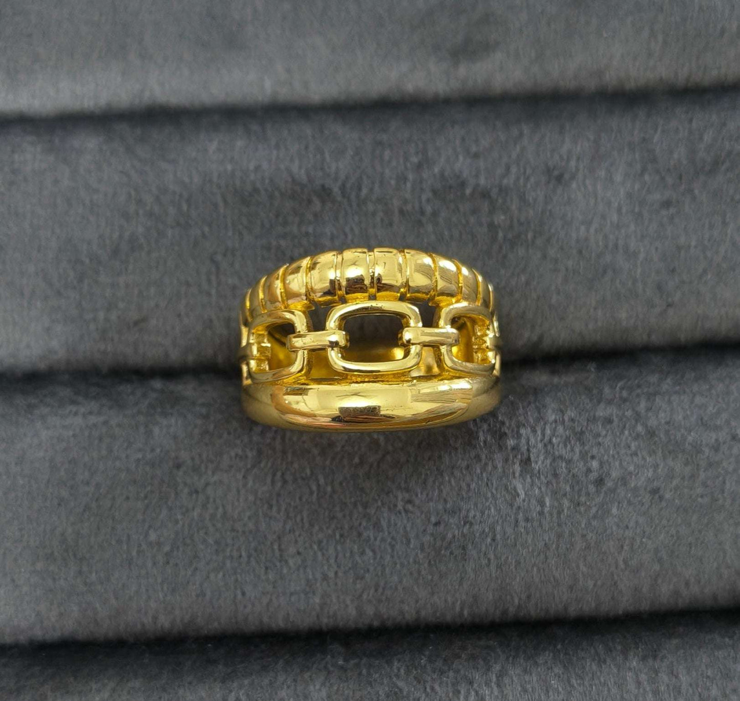 Antitarnish Bright Gold Plated Interlocked Chain Ring