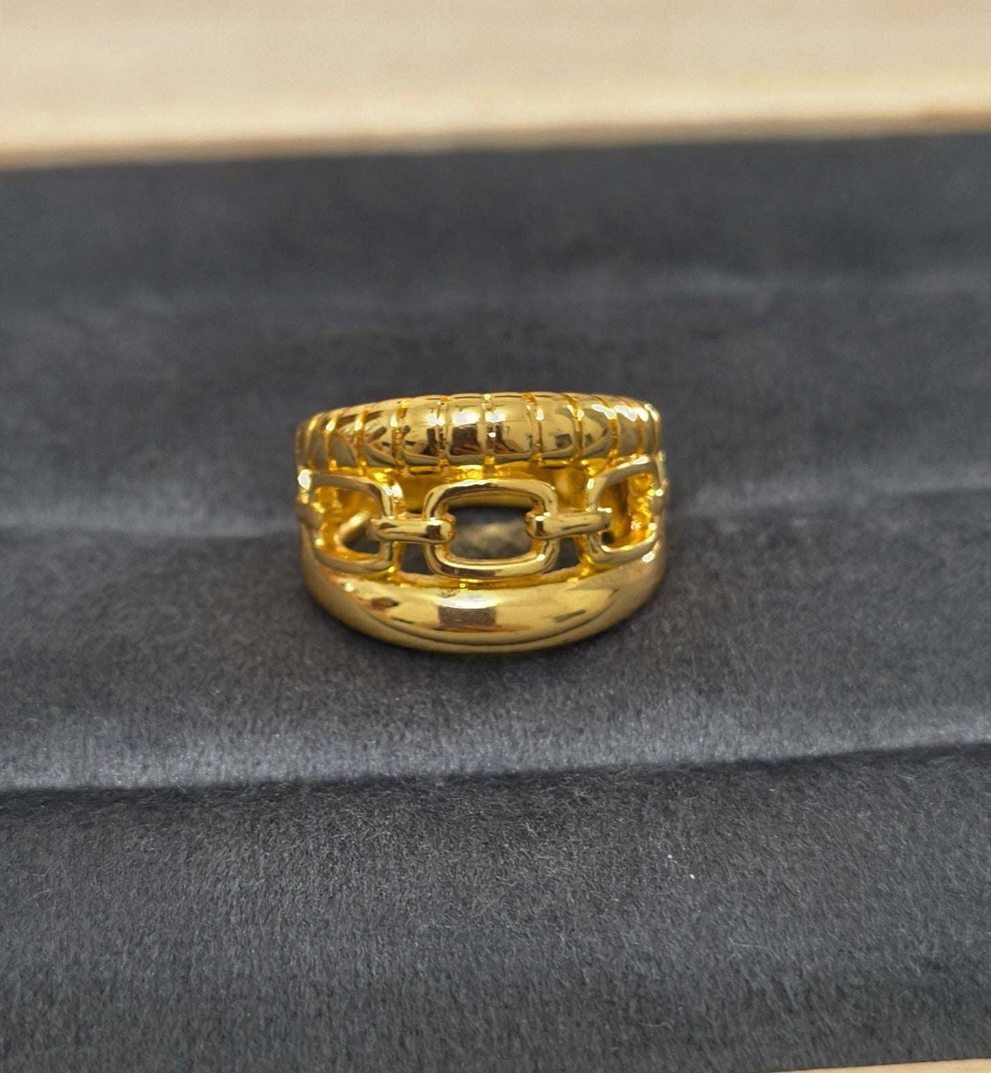 Antitarnish Bright Gold Plated Interlocked Chain Ring