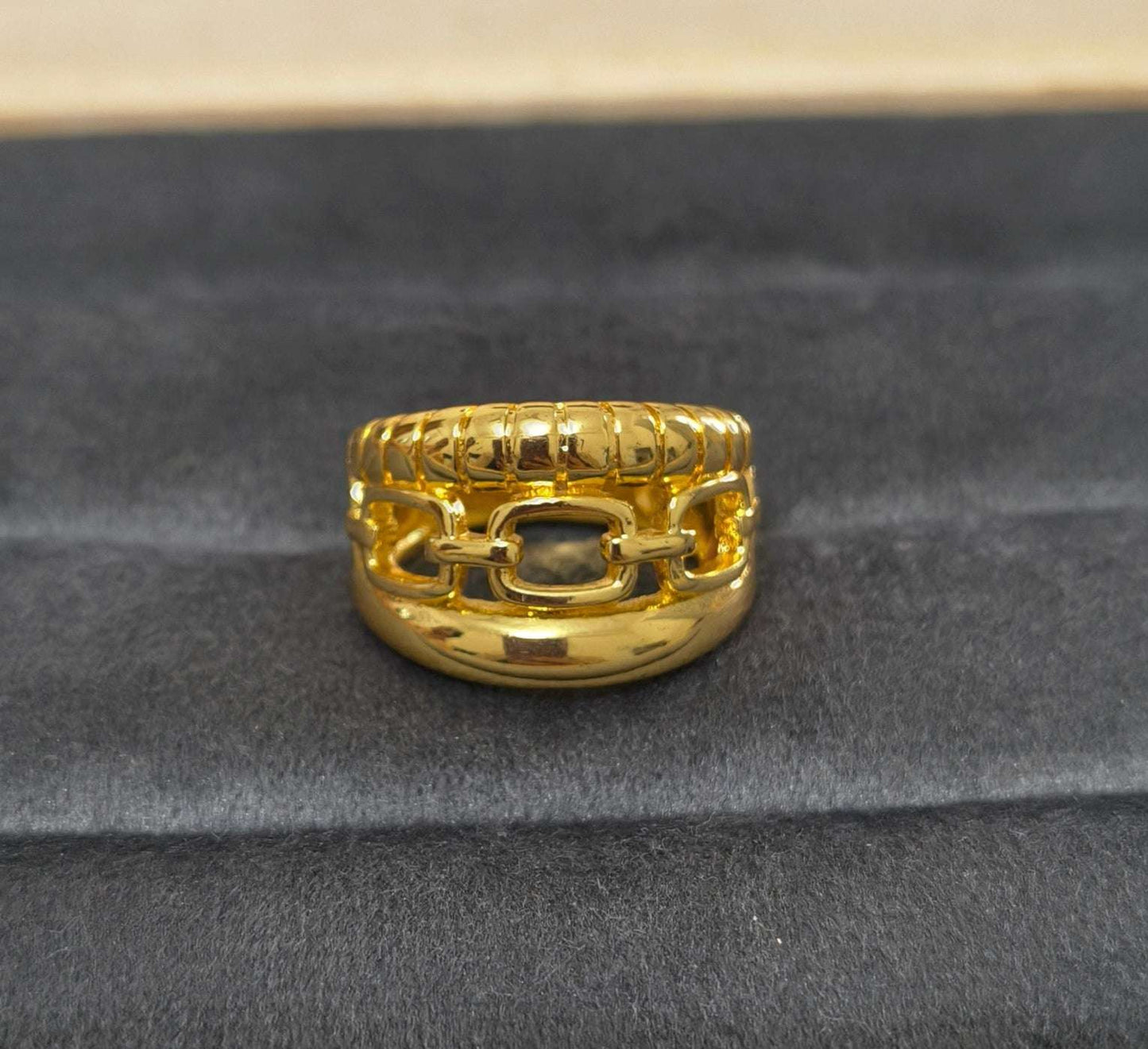 Antitarnish Bright Gold Plated Interlocked Chain Ring
