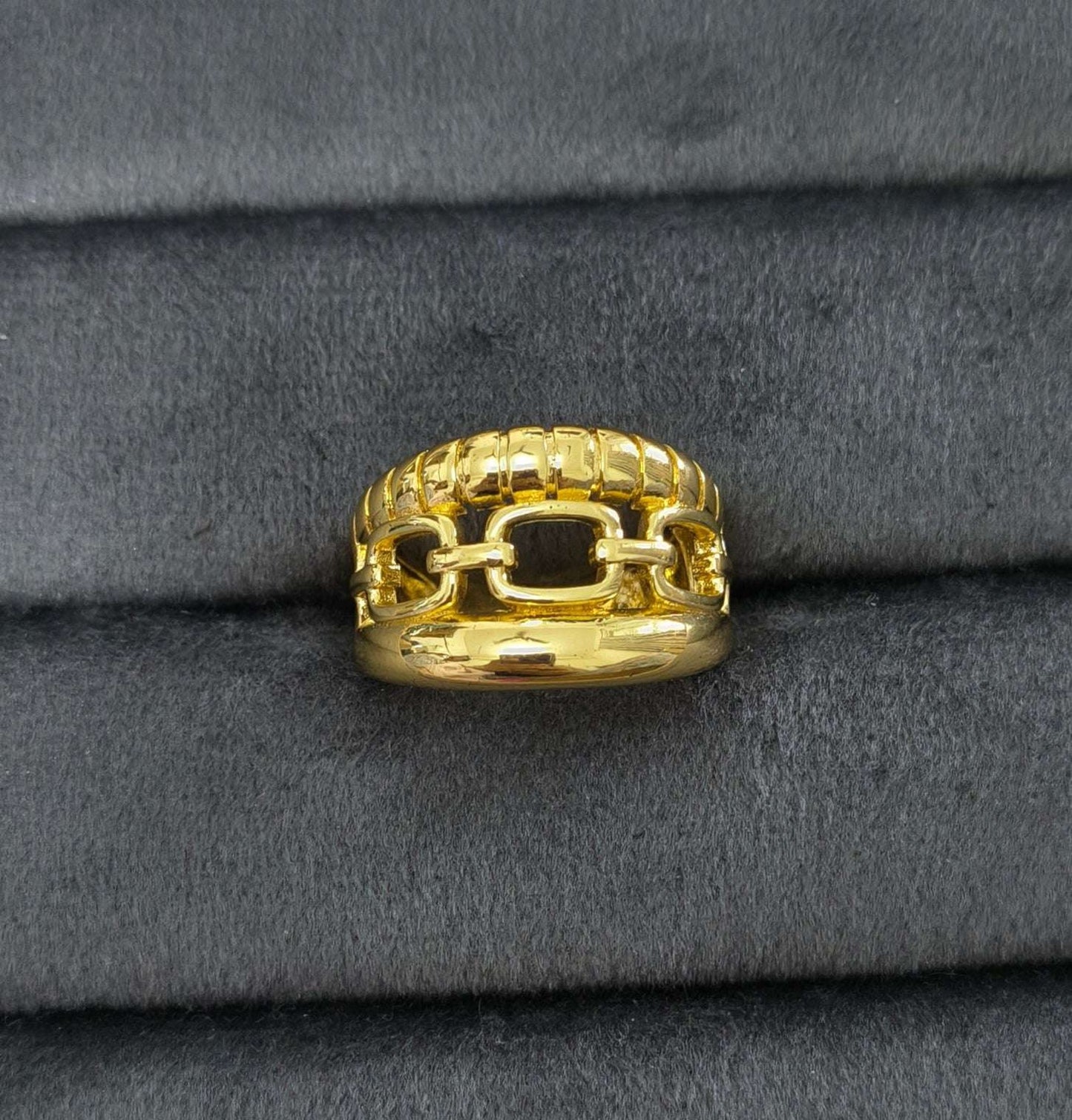 Antitarnish Bright Gold Plated Interlocked Chain Ring