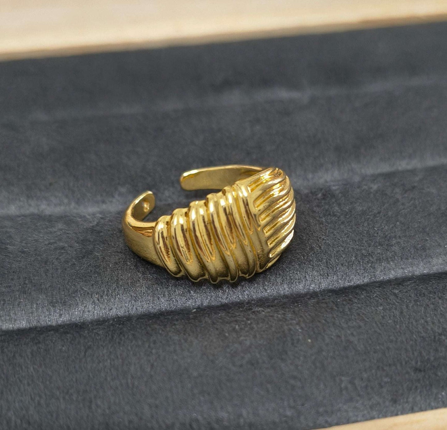 Antitarnish Bright Gold Plated Twisted Lines Ring