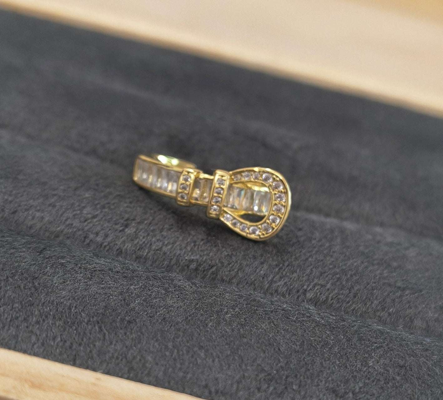 Antitarnish Dazzling Buckle Style Ring 18K Gold Plated