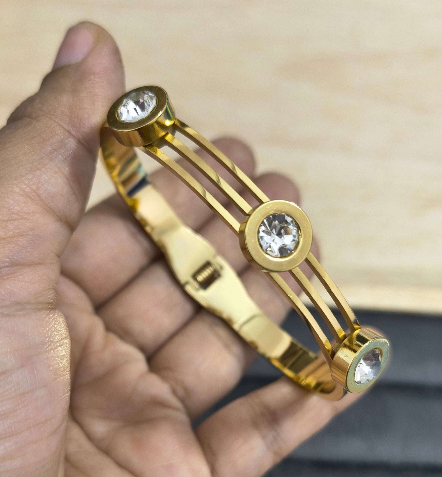 Antitarnish Divine Sparkle Stone Bracelet 18K Gold Plated