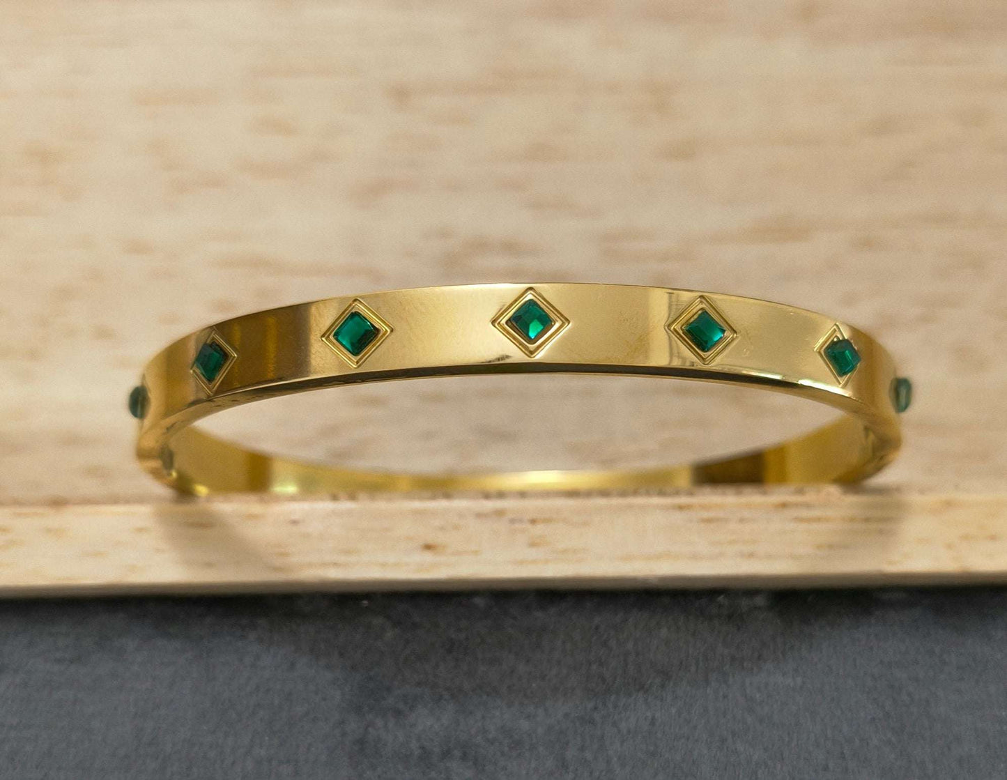 Antitarnish Emerald Stone Studded Bracelet 18K Gold Plated