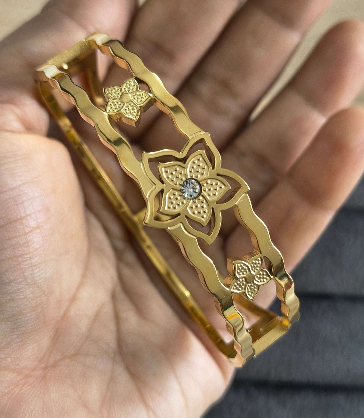 Antitarnish Fancy Floral Bracelet 18K Gold Plated