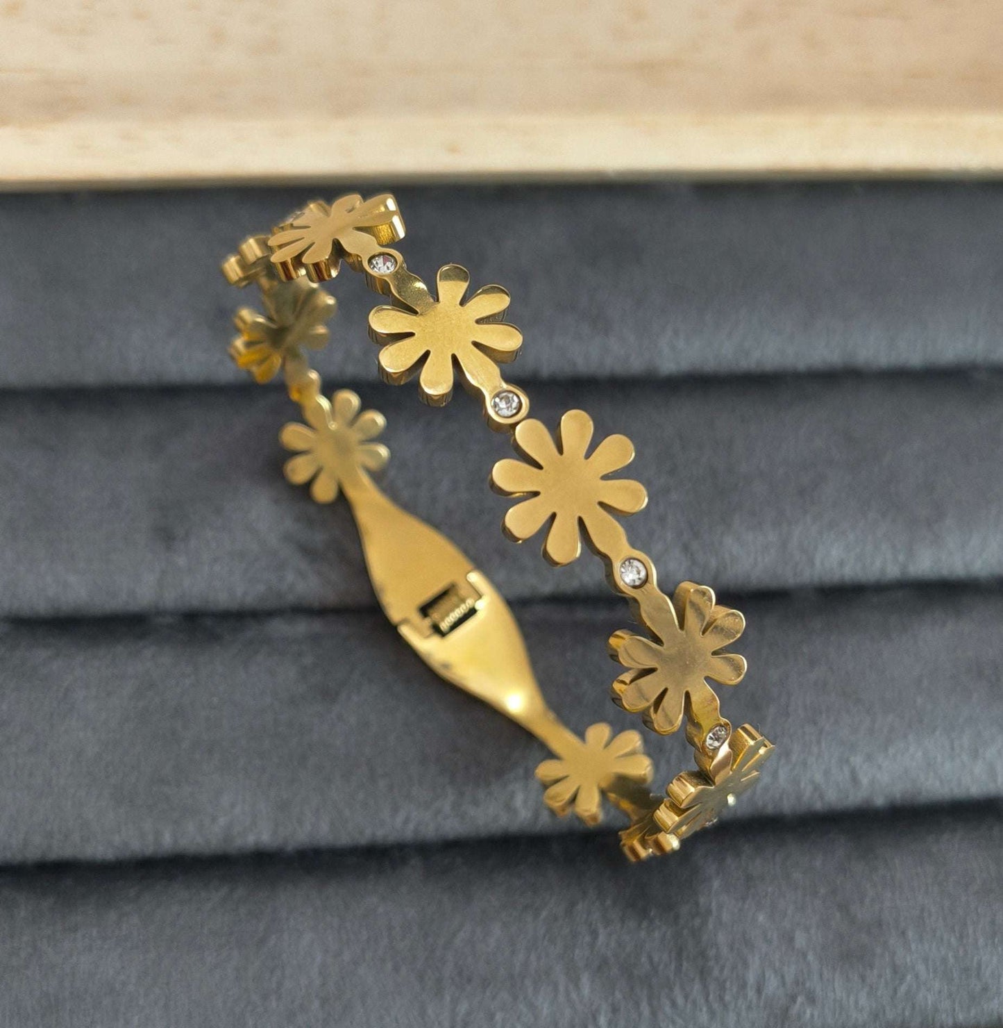 Antitarnish Floral Stone Studded Bracelet 18K Gold Plated