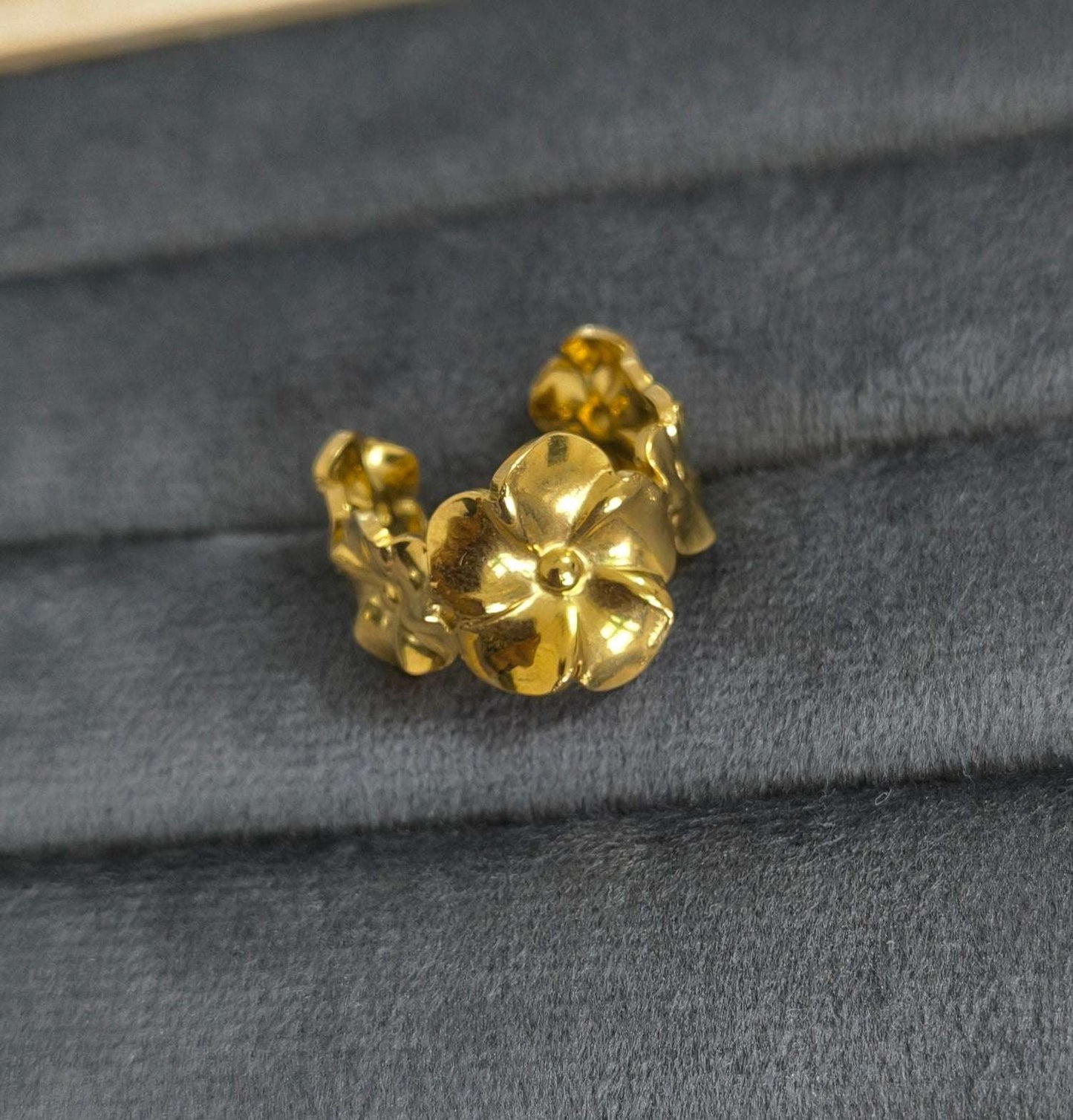 Antitarnish Golden Classic Floral Ring 18K Gold Plated
