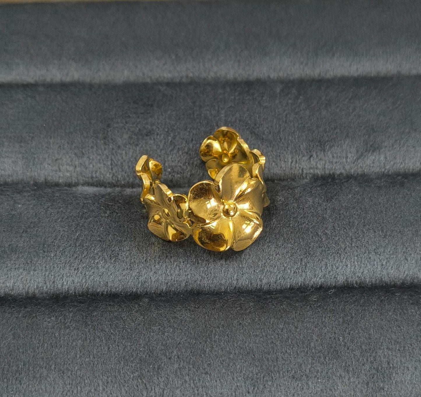 Antitarnish Golden Classic Floral Ring 18K Gold Plated