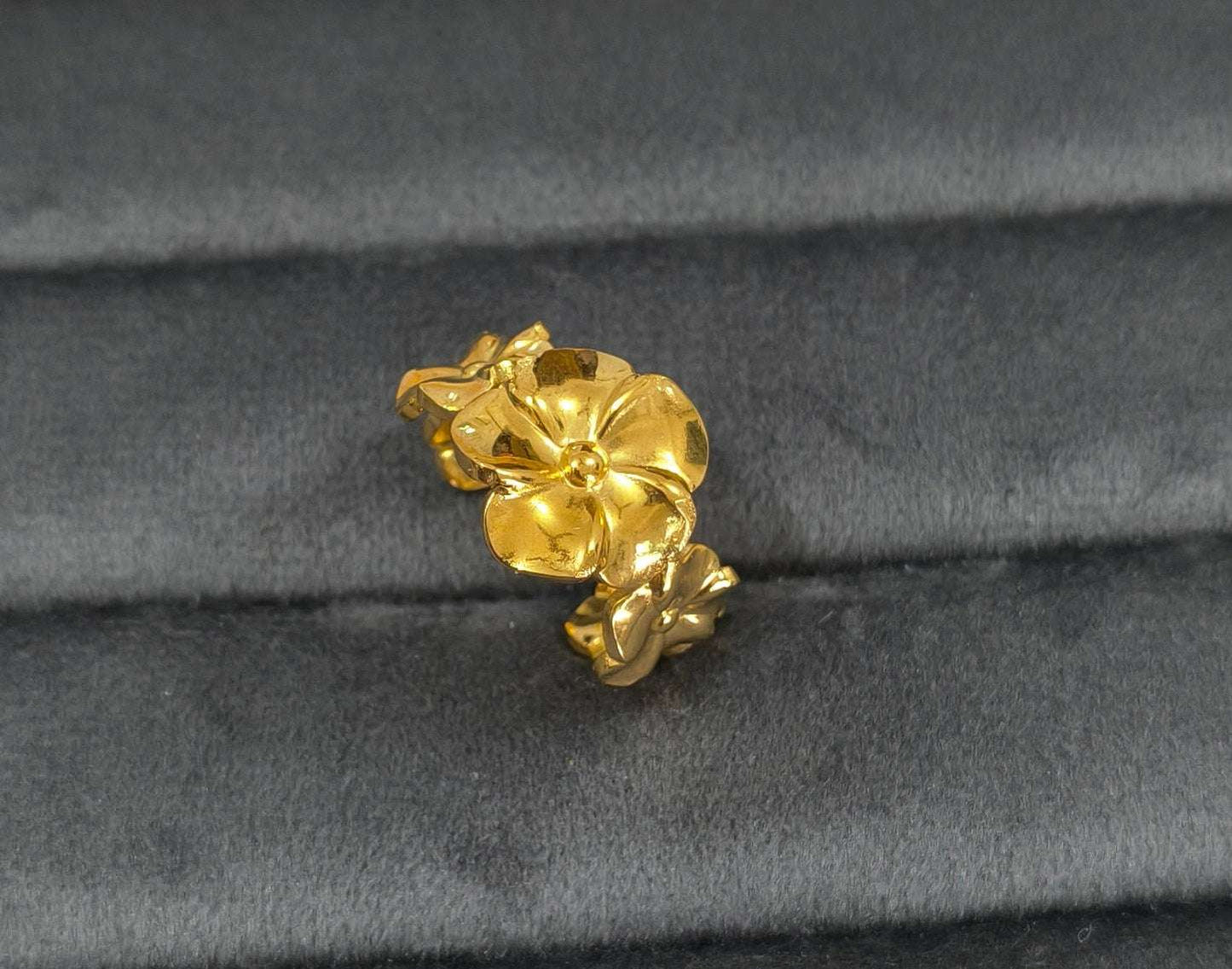 Antitarnish Golden Classic Floral Ring 18K Gold Plated