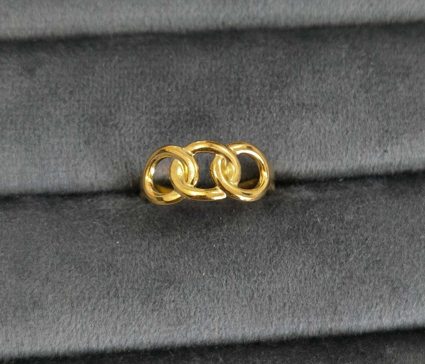 Antitarnish Golden Linked Circles Ring 18K Gold Plated