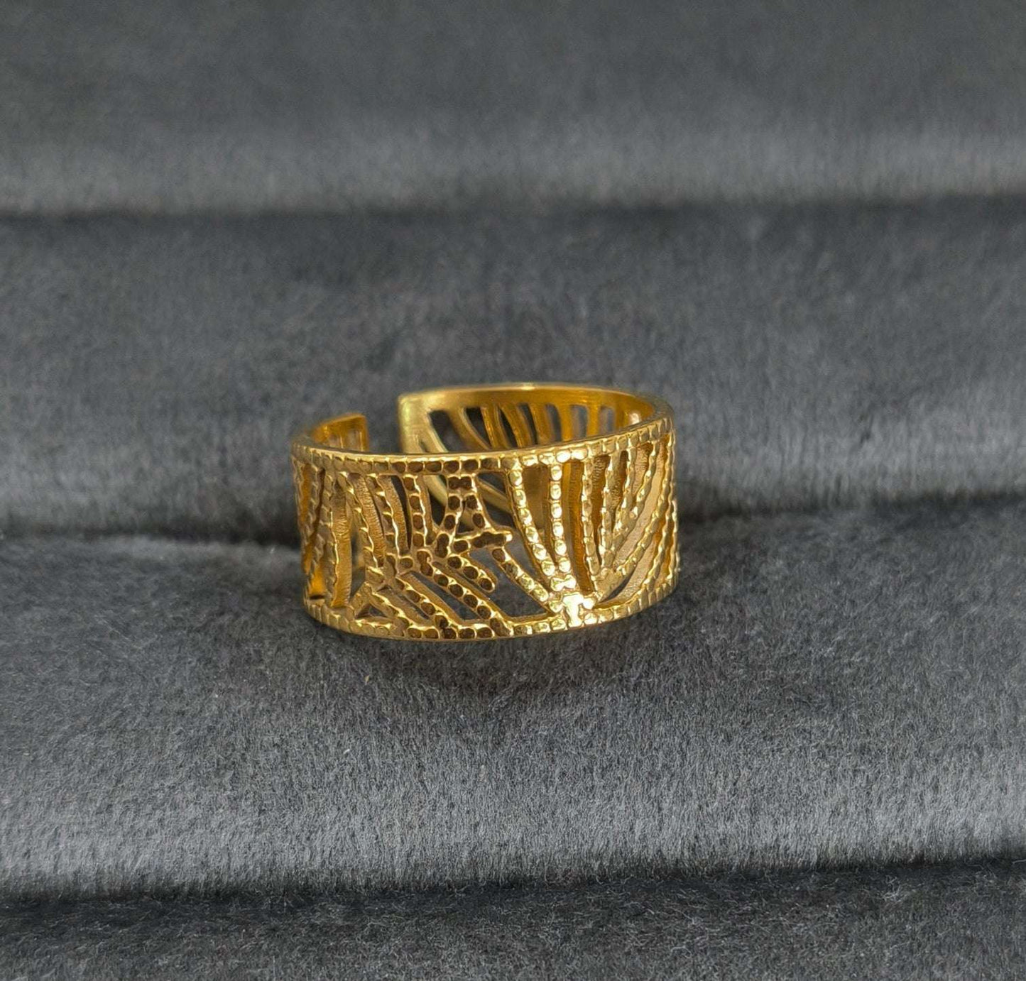 Antitarnish Golden Threaded Leaves Ring 18K Gold Plated