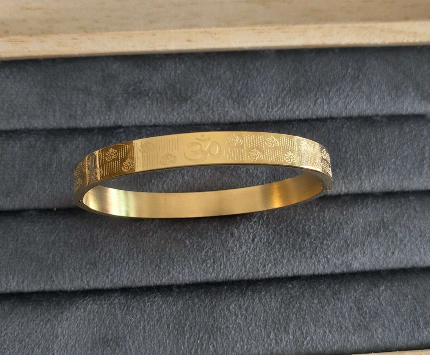 Antitarnish Men's Classic Golden Bracelet 18K Gold Plated
