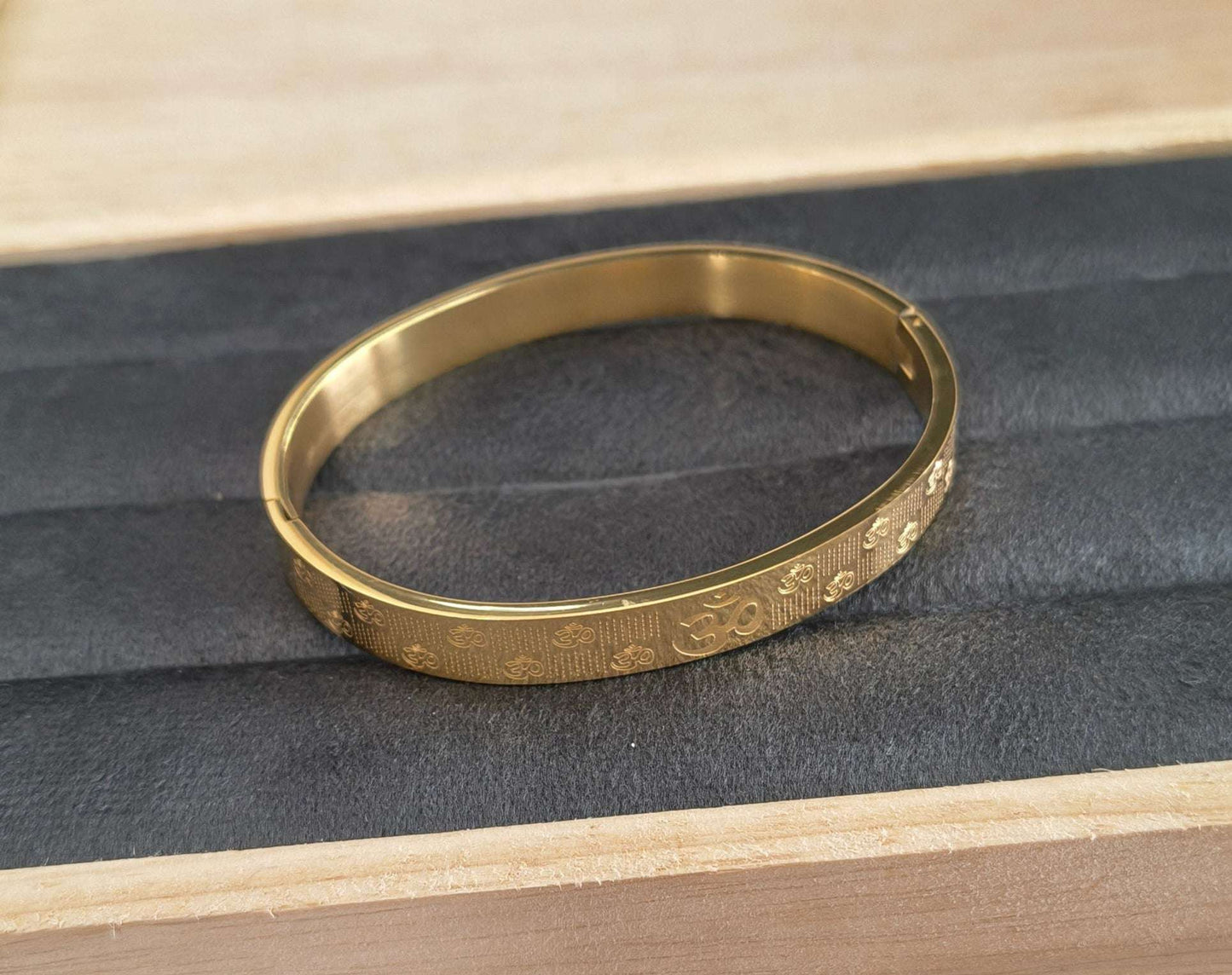 Antitarnish Men's Classic Golden Bracelet 18K Gold Plated