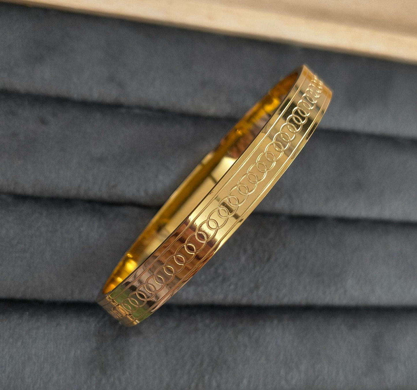 Antitarnish Men's Fashionable Golden Bracelet 18K Gold Plated