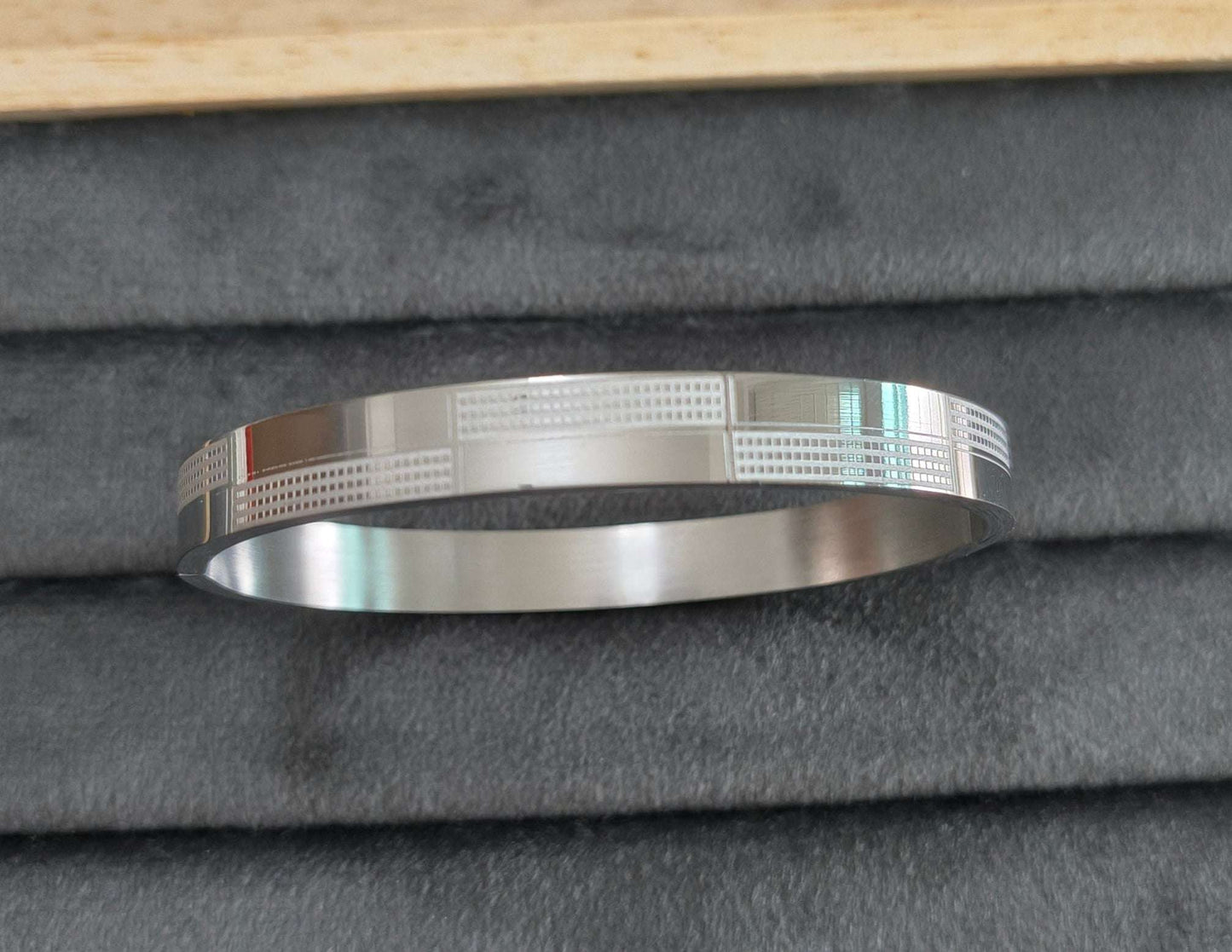 Antitarnish Men's Fashionable Silver Bracelet 18K Gold Plated