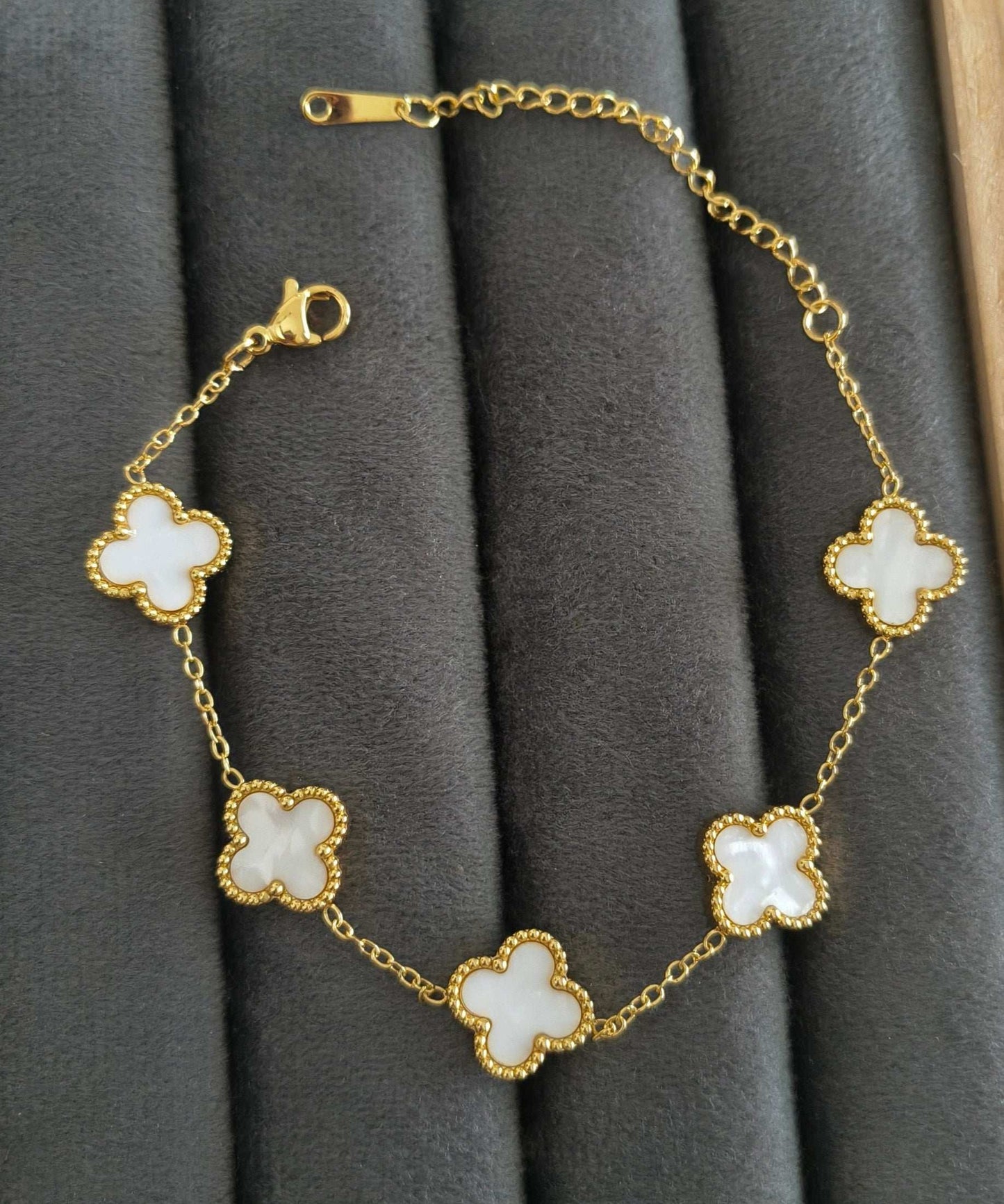 Antitarnish Reversible Black and White Clover Chain Bracelet