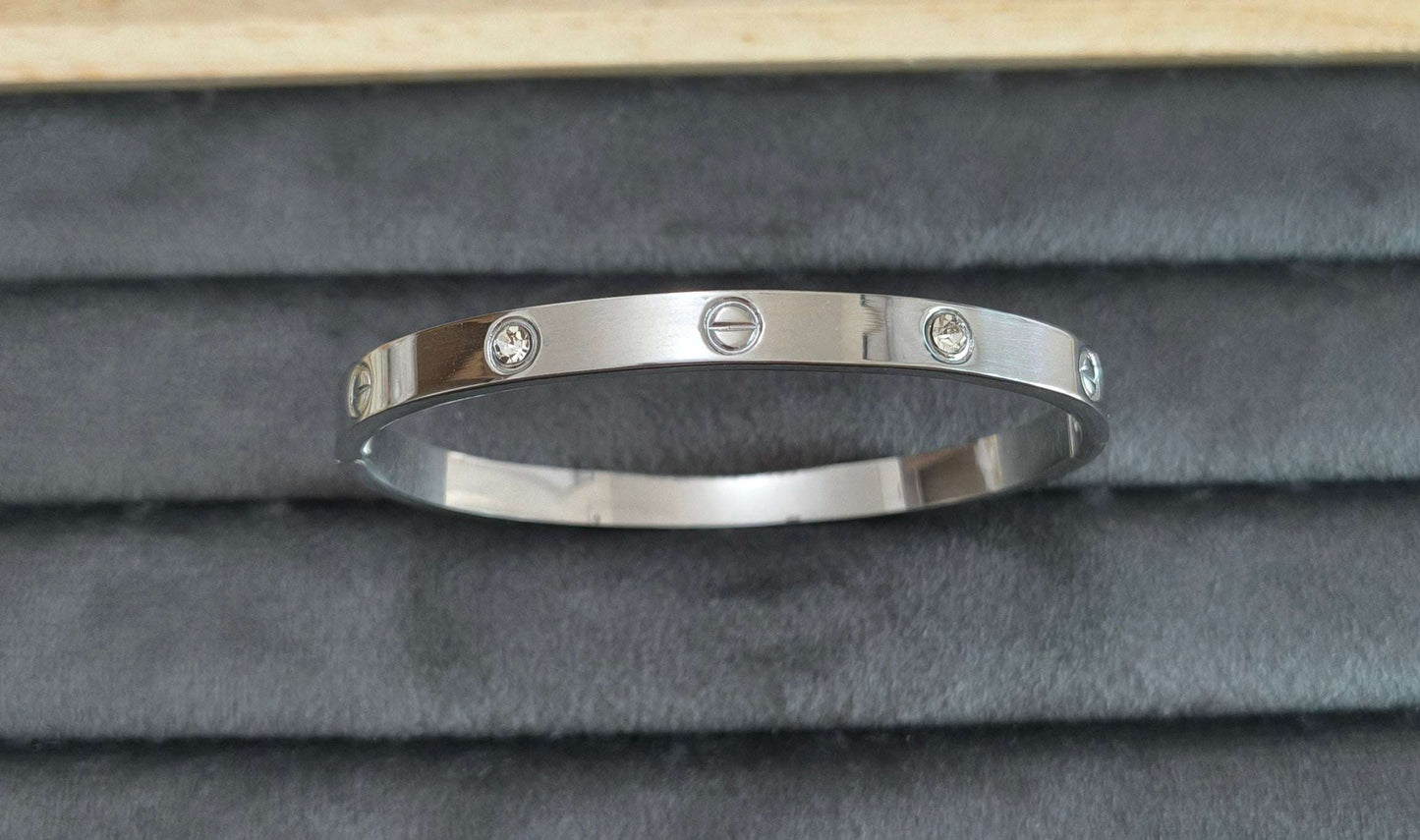 Antitarnish Silver Toned Timeless Love 18K Gold Plated Bracelet