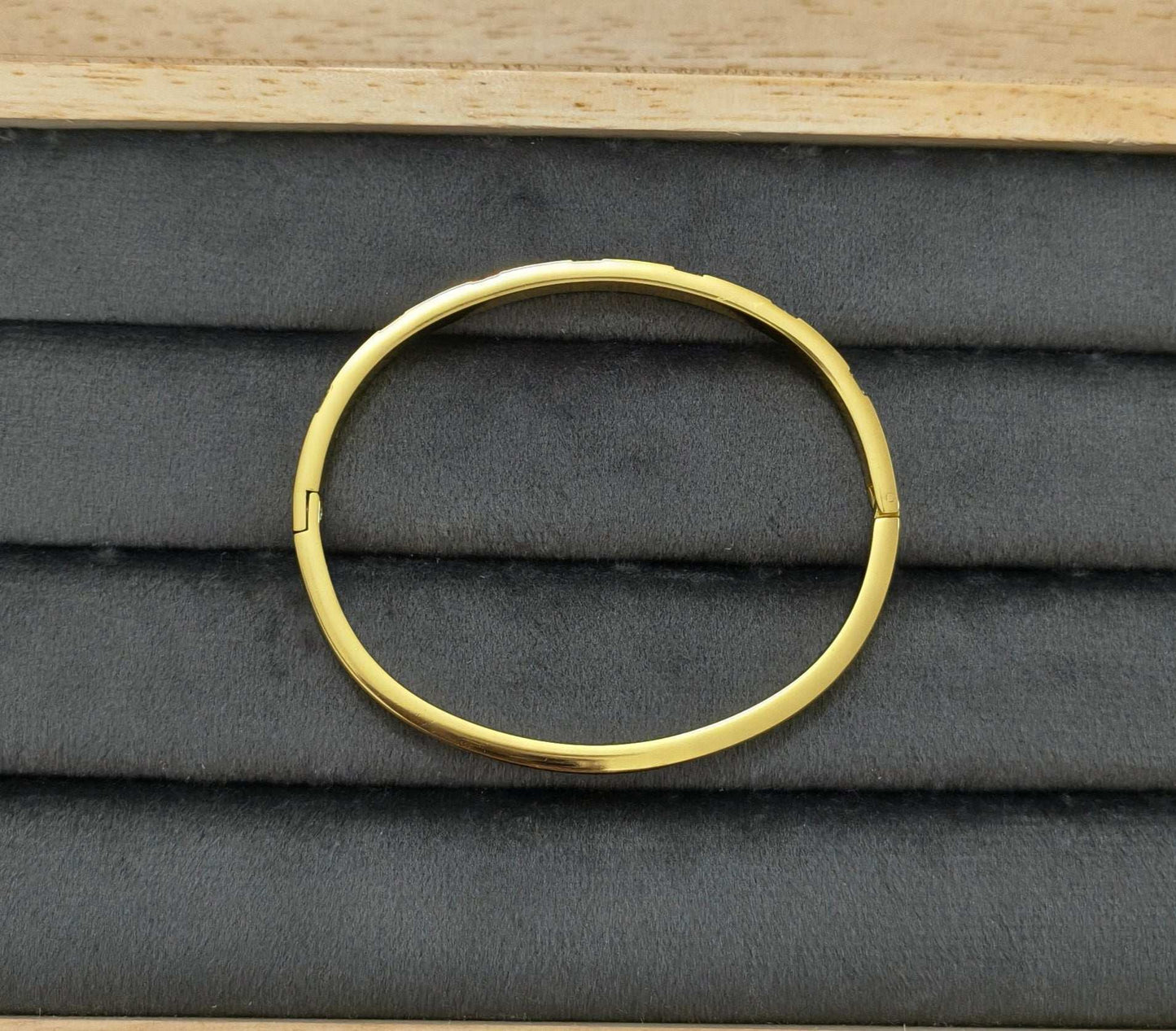 Antitarnish Sparkling Stone Studded Bracelet 18K Gold Plated