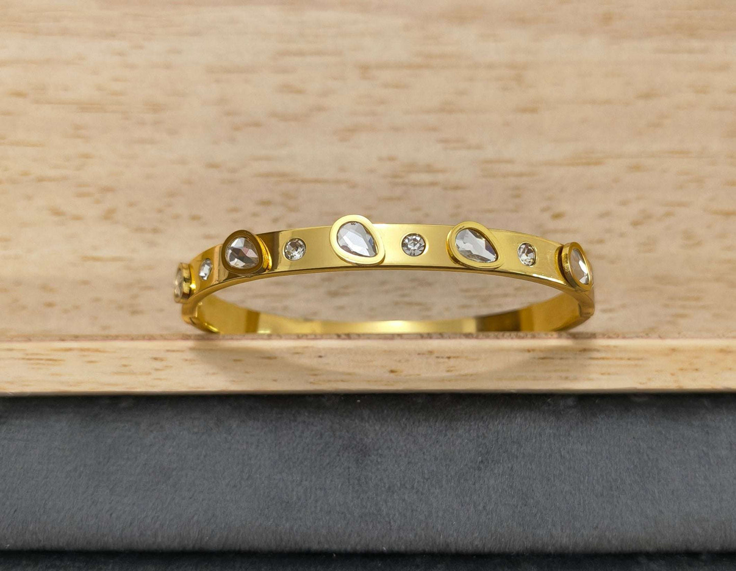Antitarnish Stone Embedded Bracelet 18K Gold Plated