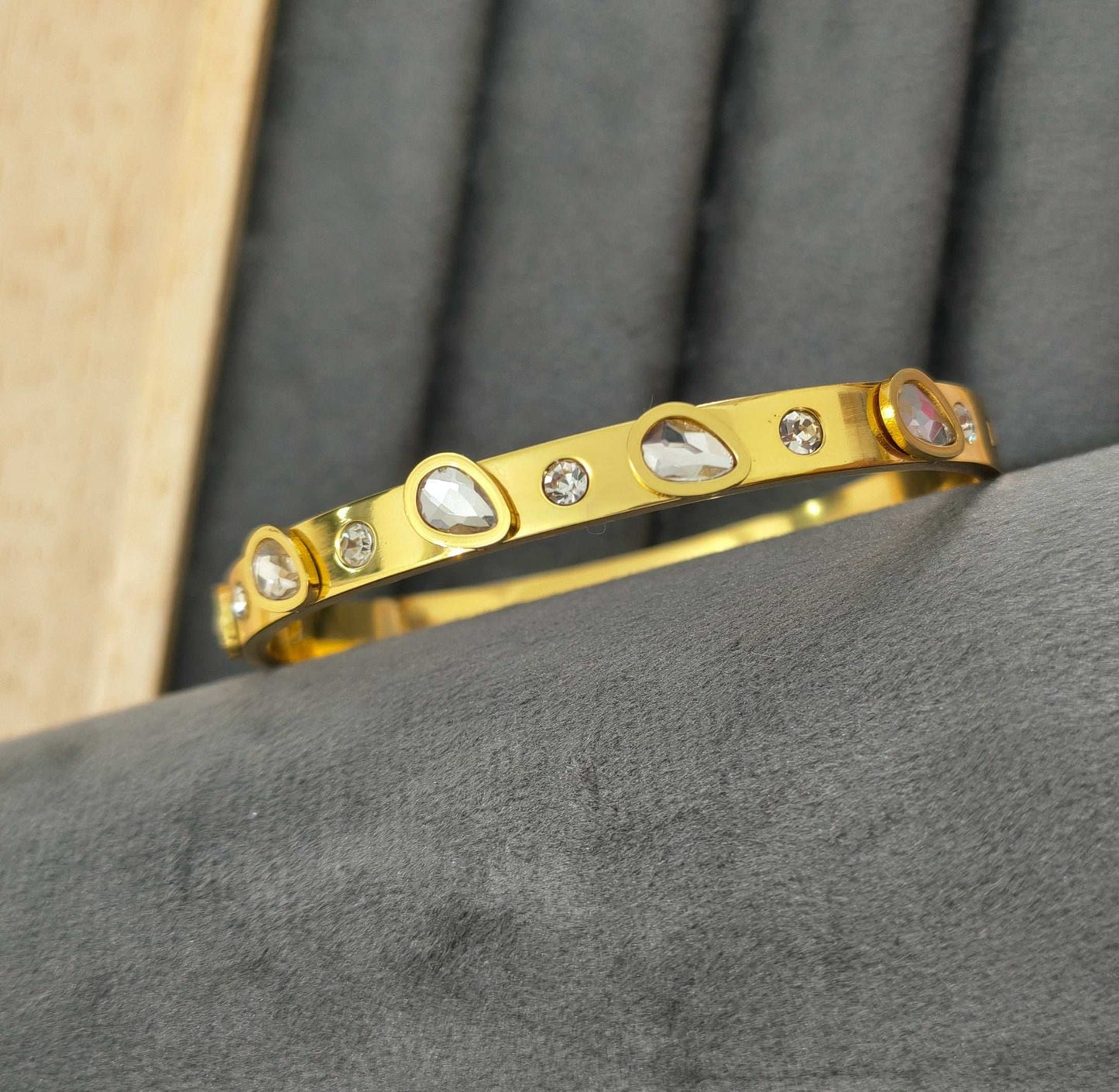 Antitarnish Stone Embedded Bracelet 18K Gold Plated