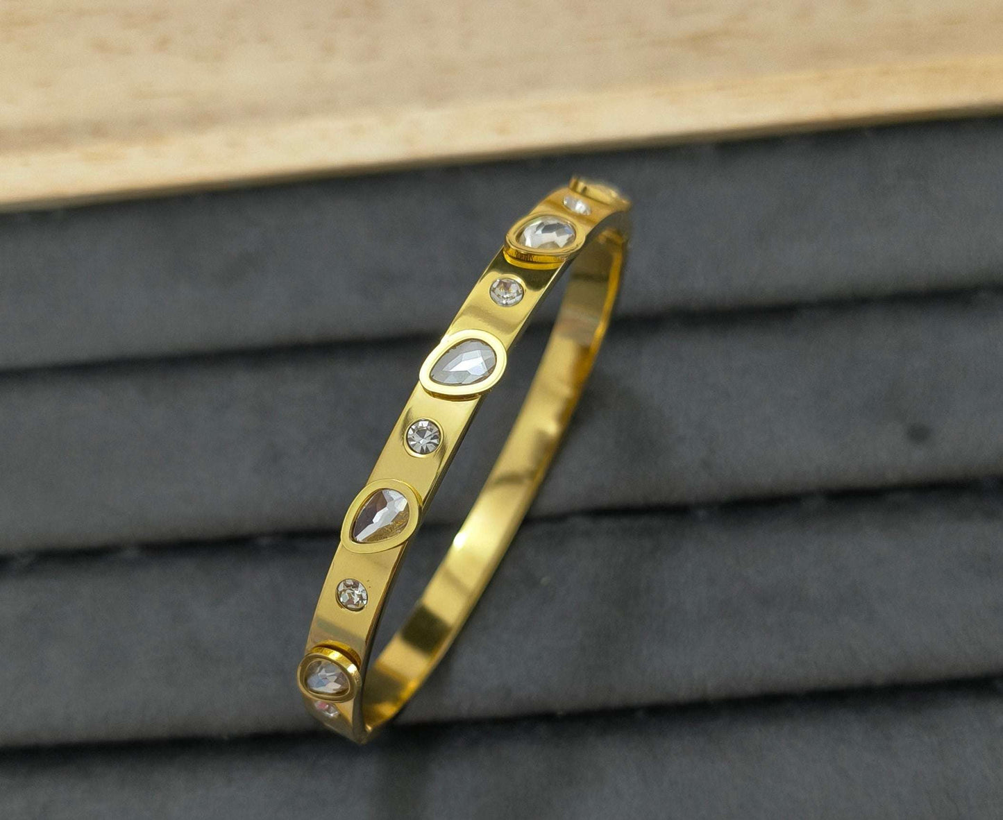 Antitarnish Stone Embedded Bracelet 18K Gold Plated
