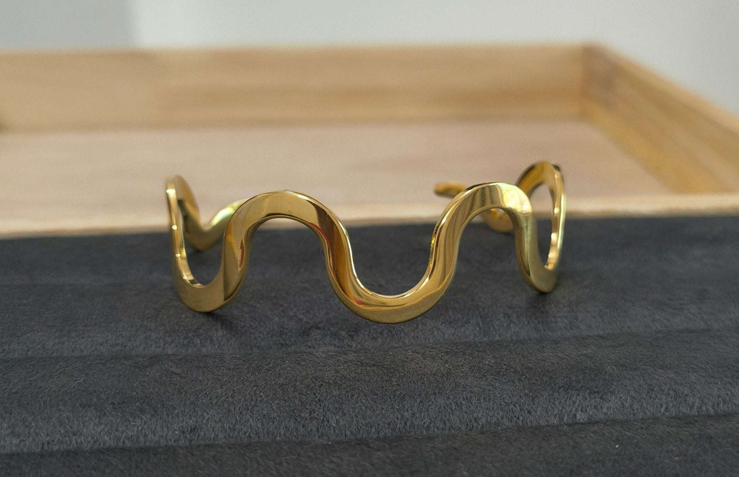 Antitarnish Stylish Wave Bracelet 18K Gold Plated