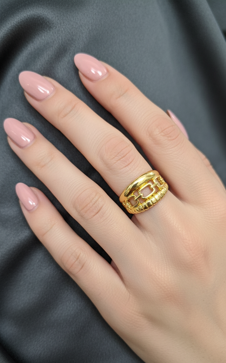 Antitarnish Bright Gold Plated Interlocked Chain Ring