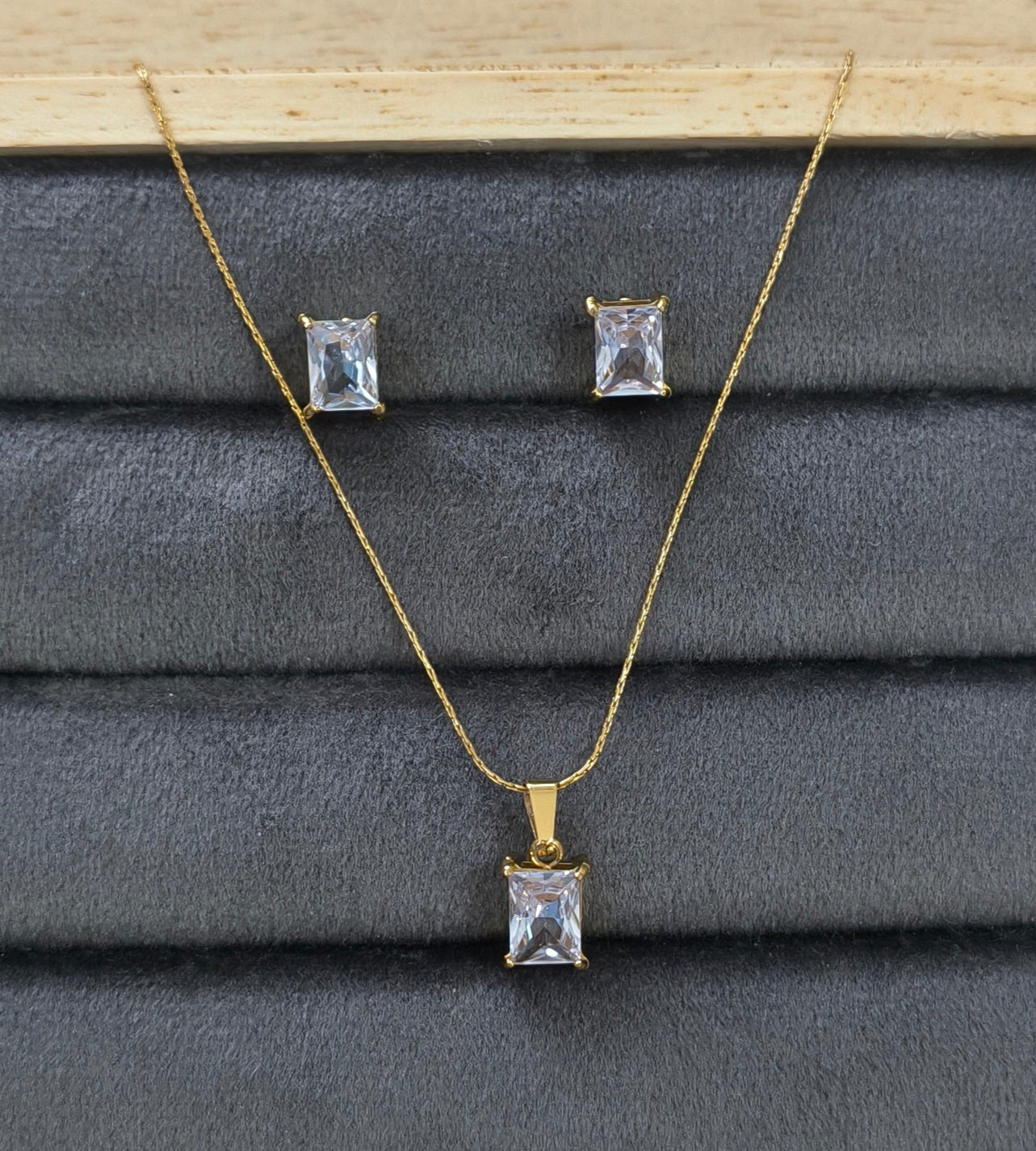 Antitarnish Cubic Zirconia Delicate Pendant Set With Earrings