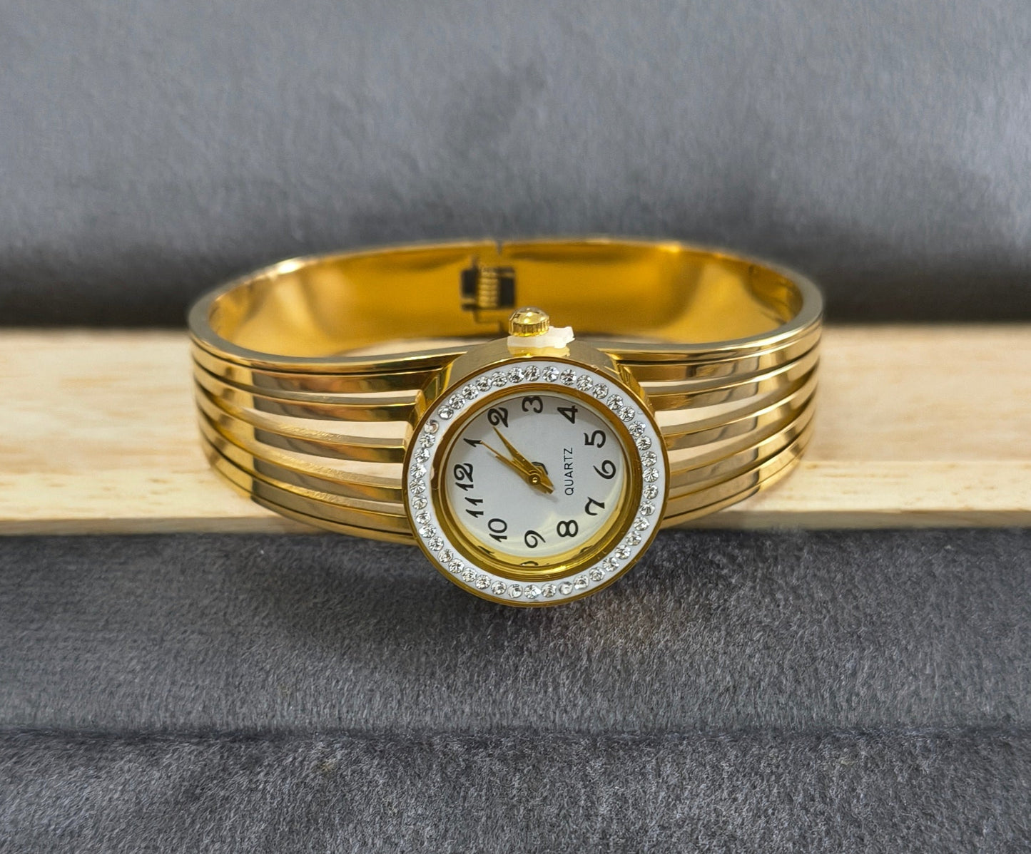 Antitarnish Dazzling Bracelet Wrist Watch 18K Gold Plated
