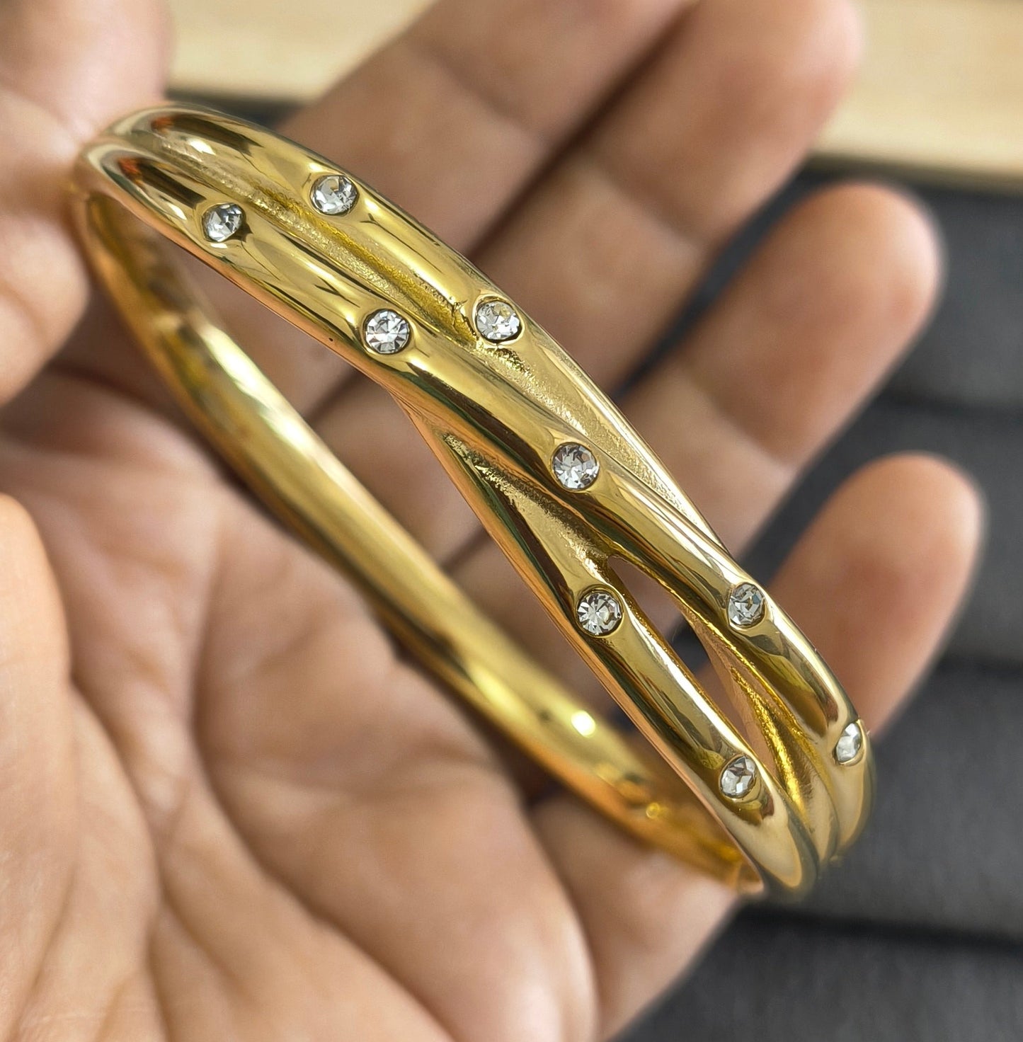 Antitarnish Dazzling Crisscross Bracelet 18K Gold Plated