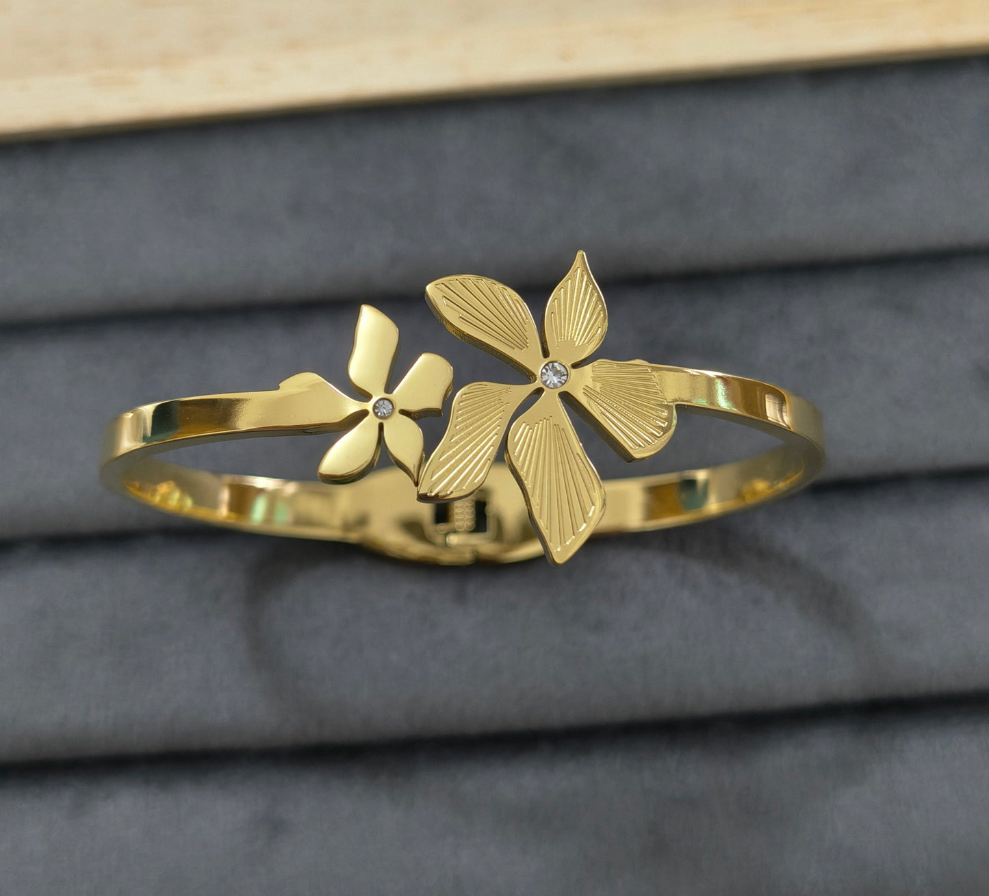 Antitarnish Double Flower Cuff Bracelet 18K Gold Plated