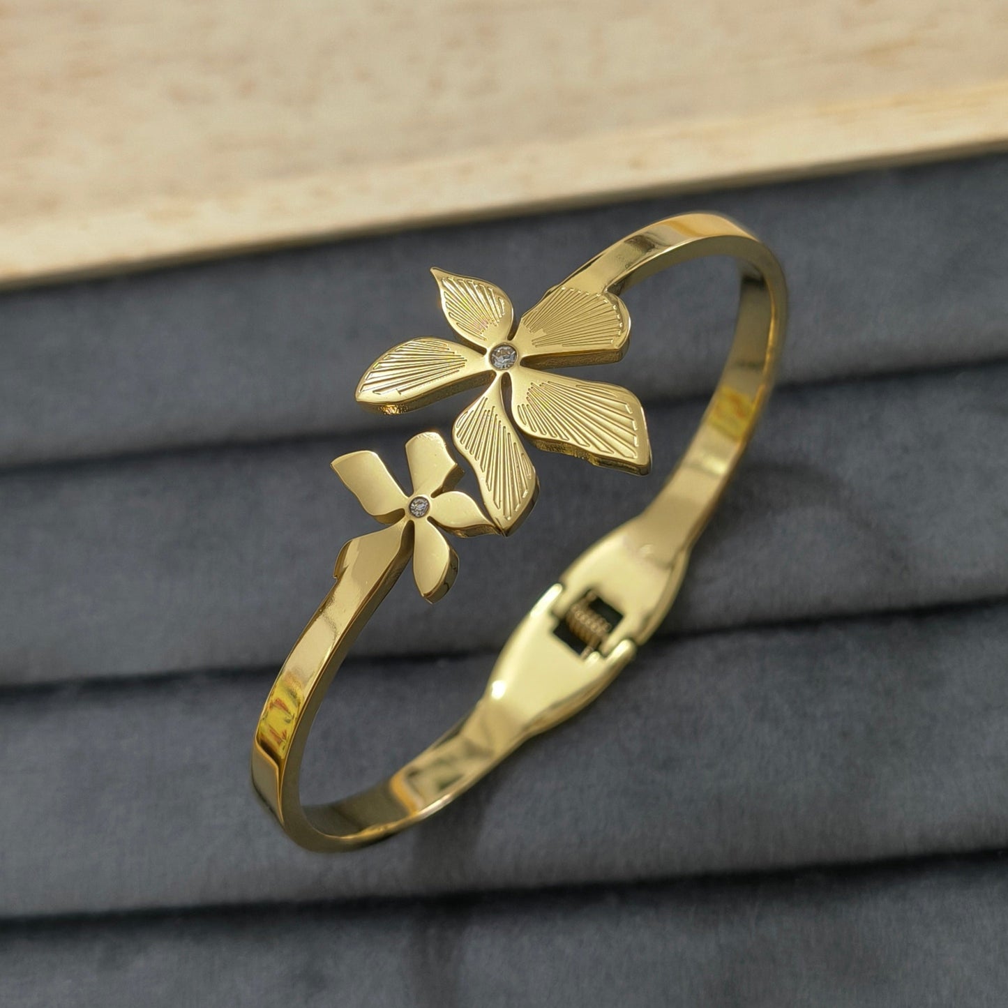 Antitarnish Double Flower Cuff Bracelet 18K Gold Plated