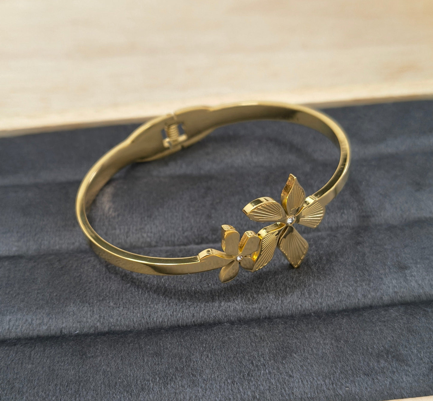 Antitarnish Double Flower Cuff Bracelet 18K Gold Plated