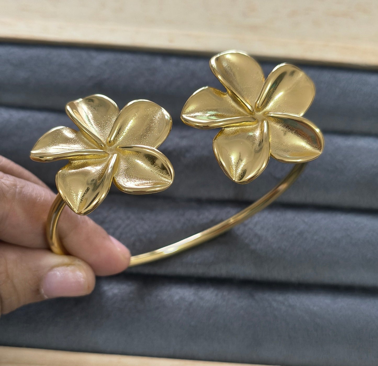 Antitarnish Double Flower Cuff Bracelet Bangle 18K Gold Plated