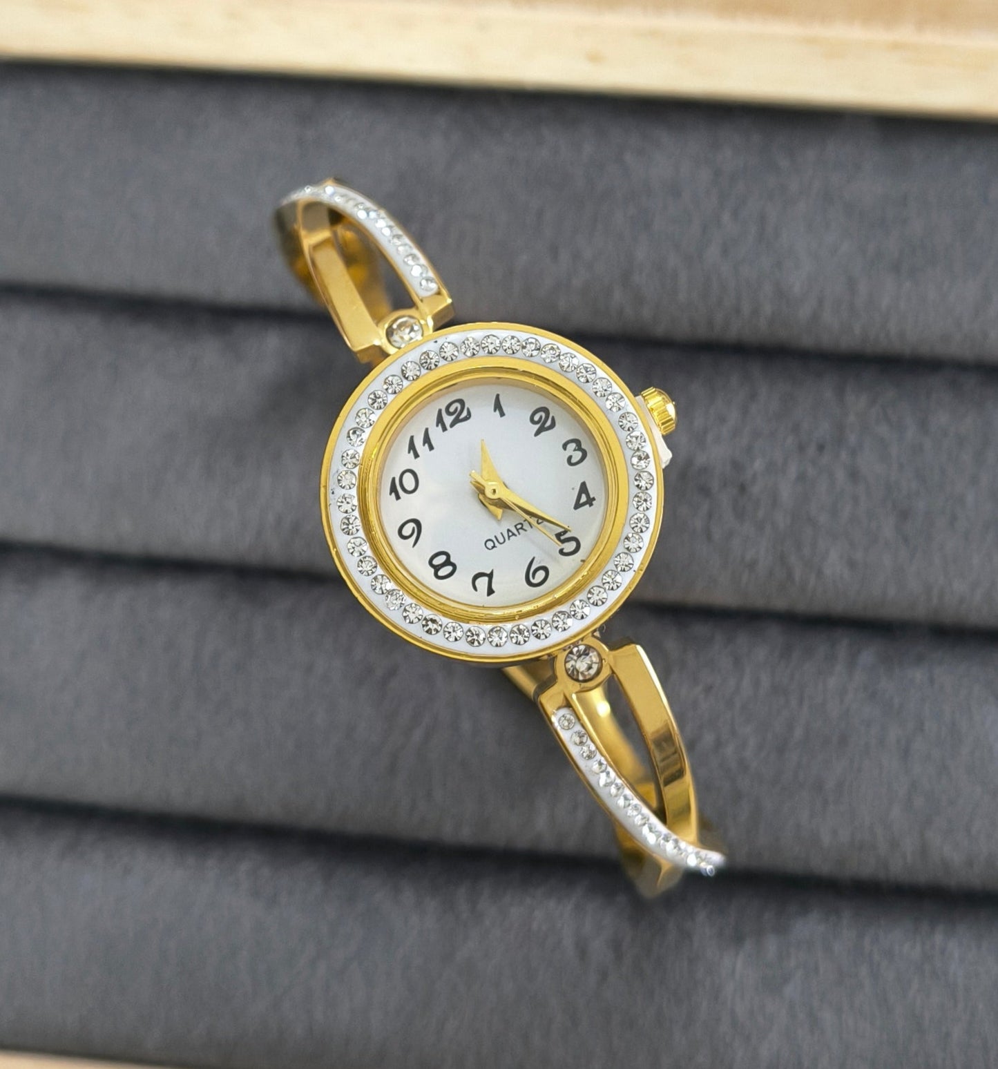 Antitarnish Elegant Bracelet Wrist Watch 18K Gold Plated
