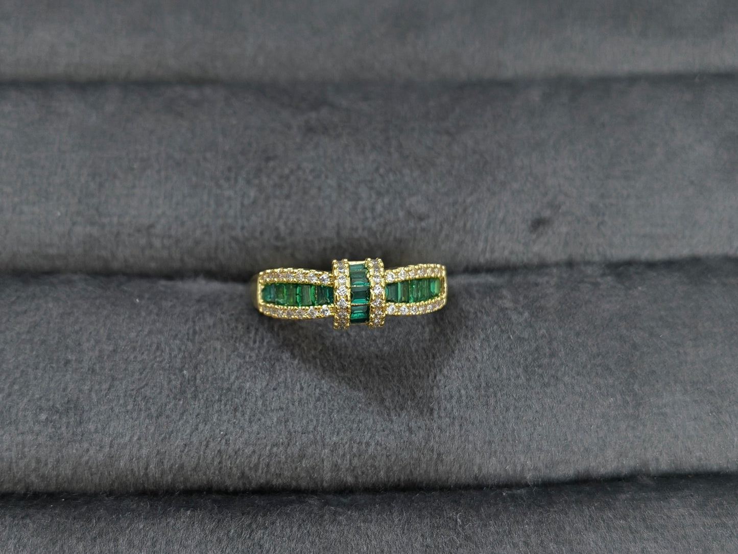 Antitarnish Emerald Green Stone Studded Vintage Ring