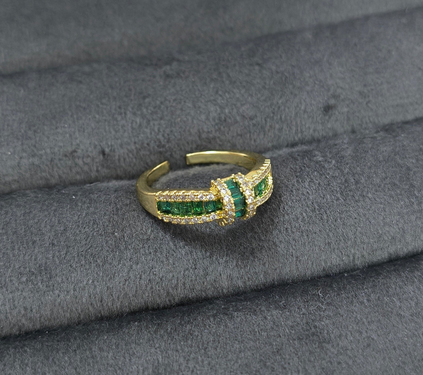 Antitarnish Emerald Green Stone Studded Vintage Ring