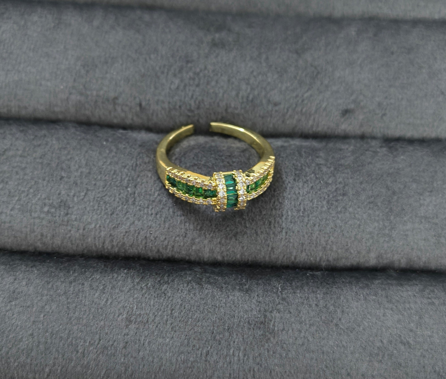 Antitarnish Emerald Green Stone Studded Vintage Ring