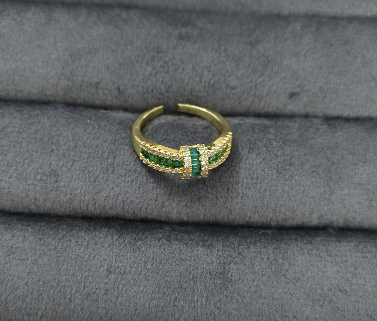 Antitarnish Emerald Green Stone Studded Vintage Ring