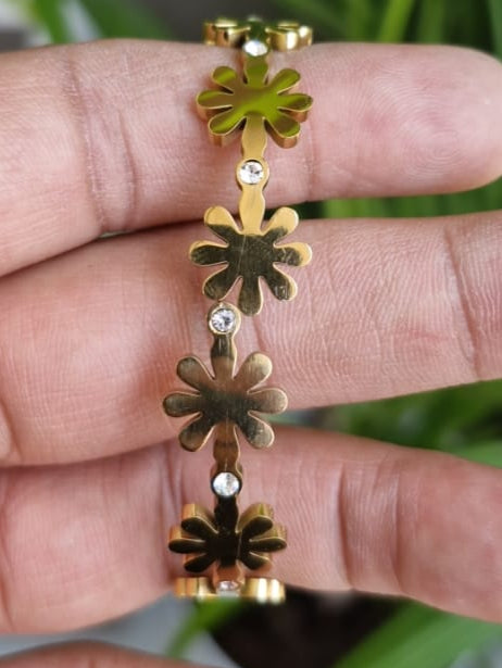 Antitarnish Floral Stone Studded Bracelet 18K Gold Plated