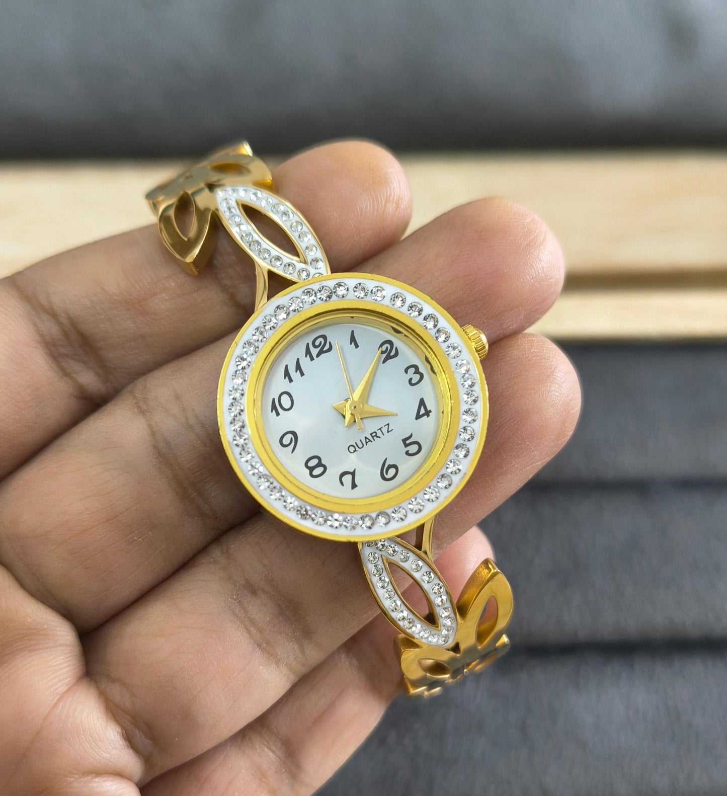 Antitarnish Leafy Design Bracelet Wrist Watch 18K Gold Plated