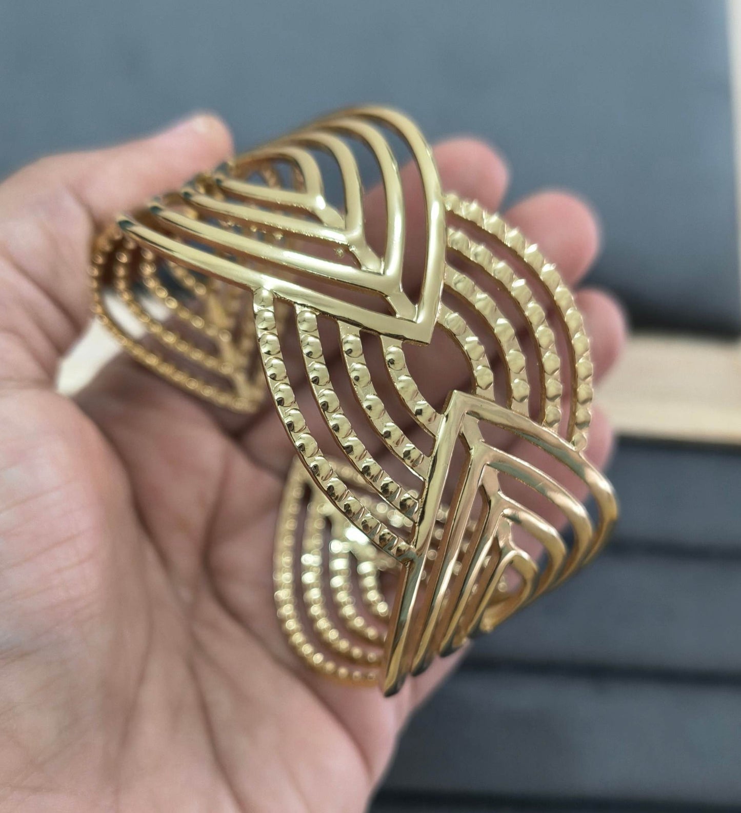 Antitarnish Leafy Design Open Cuff Bracelet 18K Gold Plated