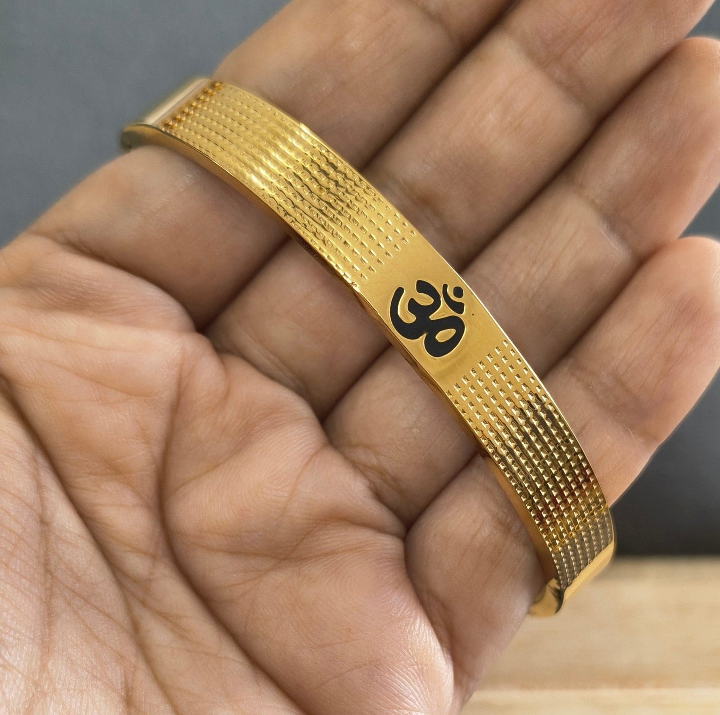 Antitarnish Men's Bracelet 18K Gold Plated Om Kada