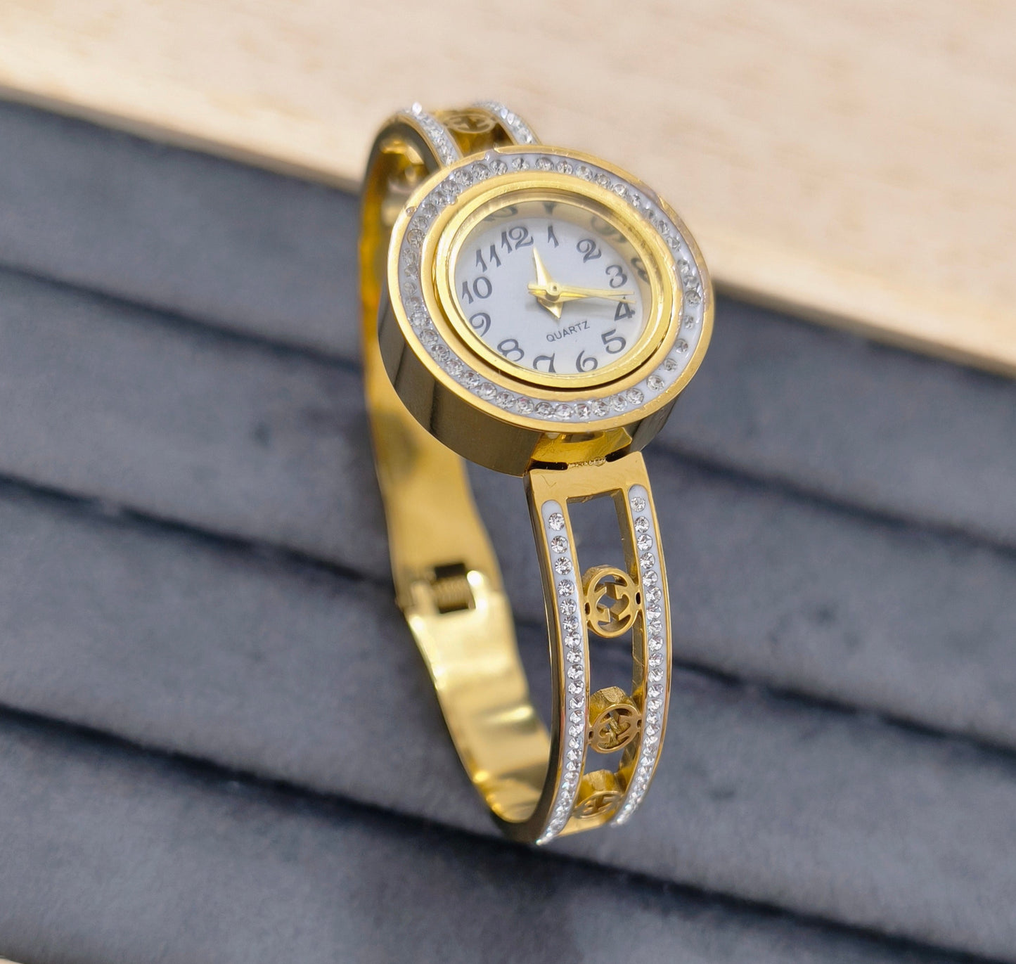 Antitarnish Premium Stylish Openable Bracelet Watch 18K Gold Plated