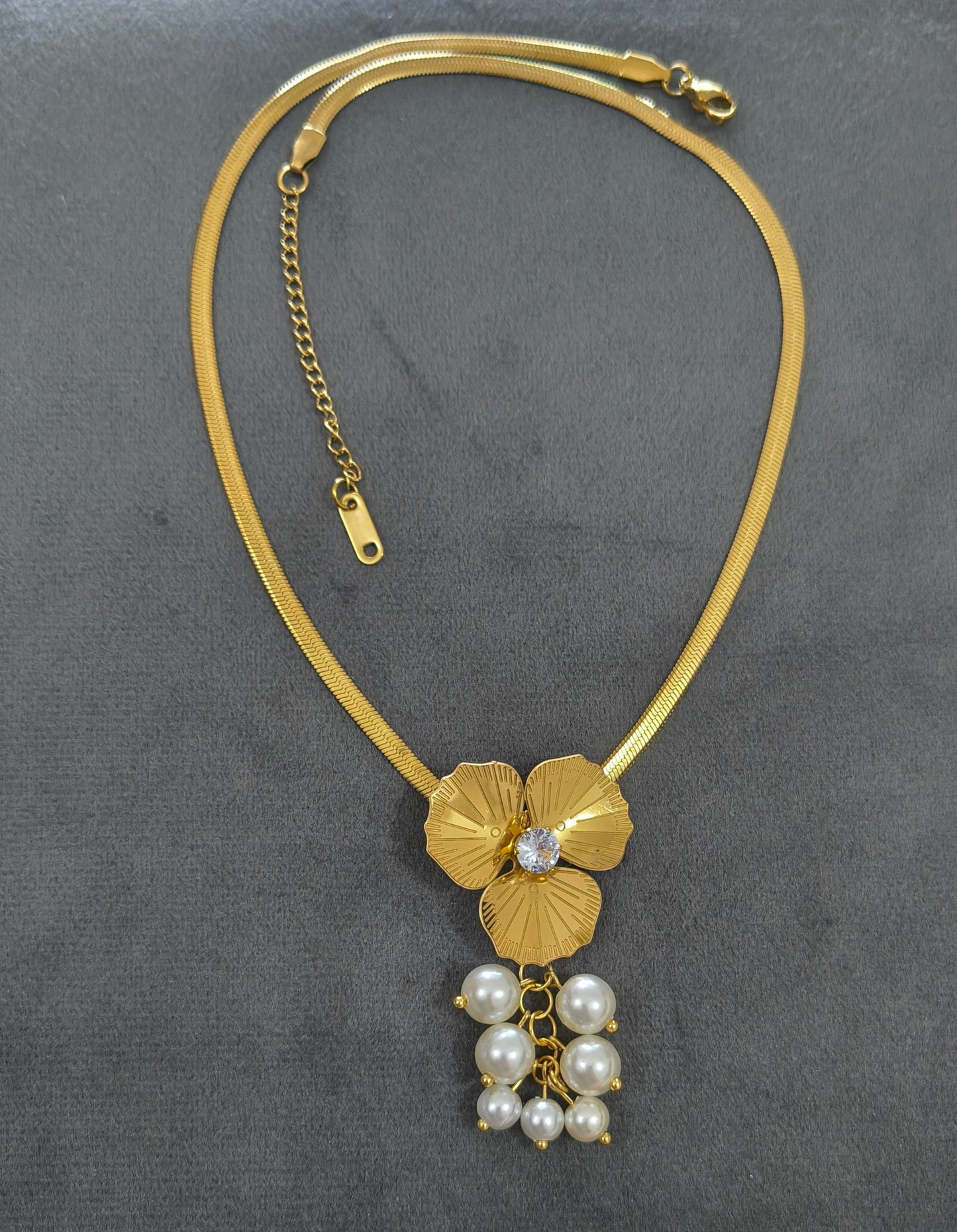 Antitarnish Stylish Pearl Bloom Pendant Snake Chain Necklace