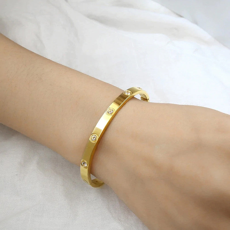 Antitarnish Timeless Love Bracelet Stone Studded