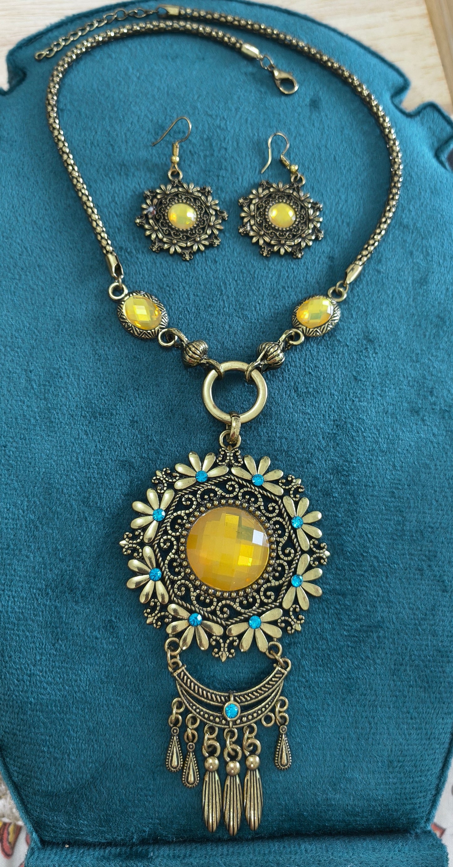 Classic Vintage Gold Toned Bohemian Necklace With Earring