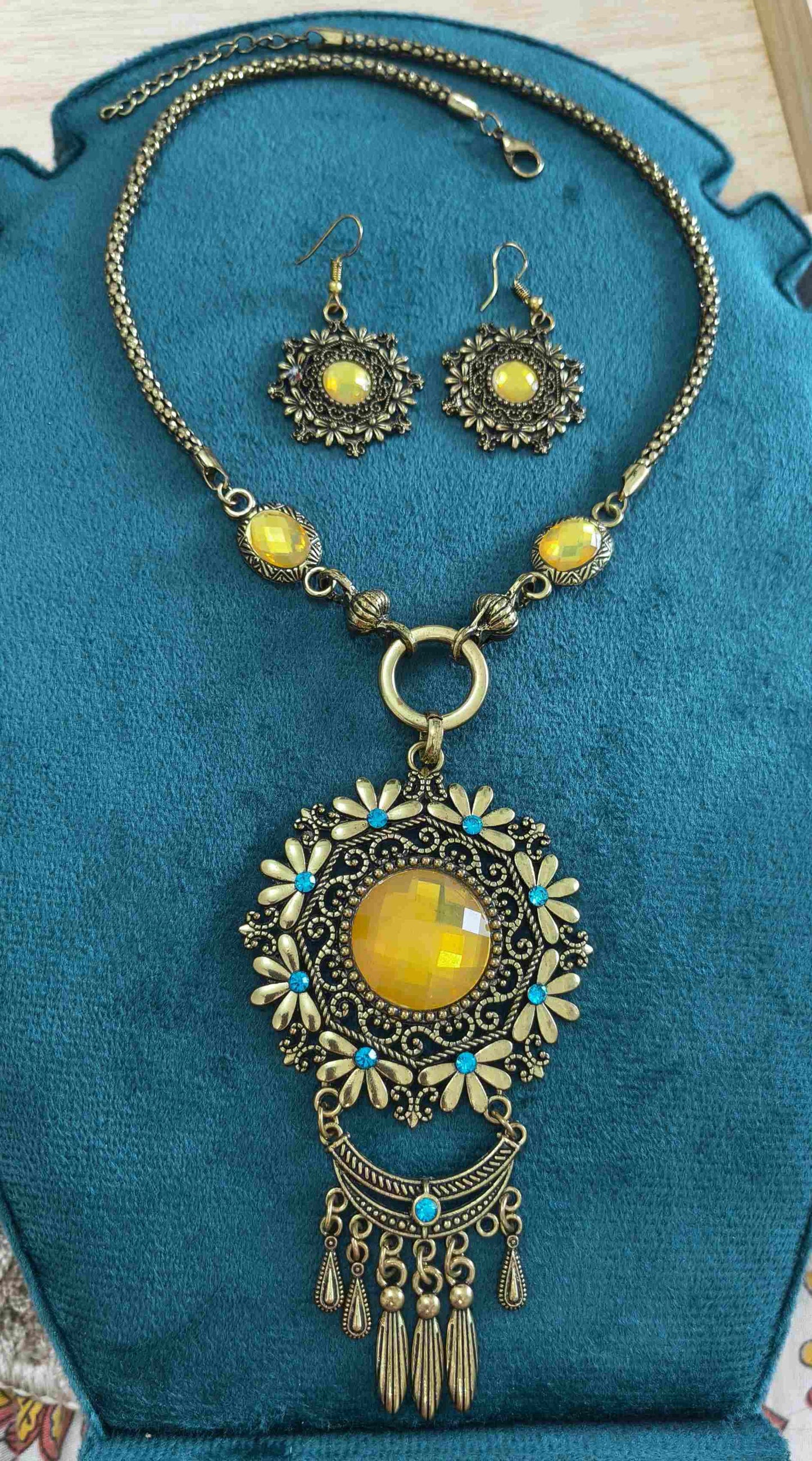 Classic Vintage Gold Toned Bohemian Necklace With Earring